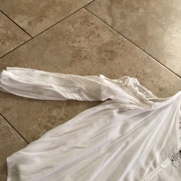 Cold Shoulder Top NEW - Picture 4 of 4